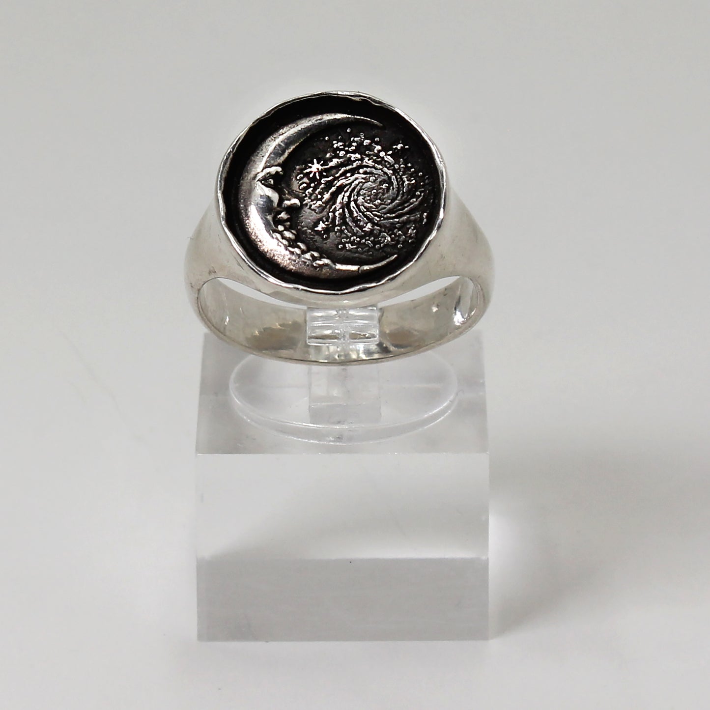 Sterling Silver 'PYRRHA' Crescent Moon Ring - 8
