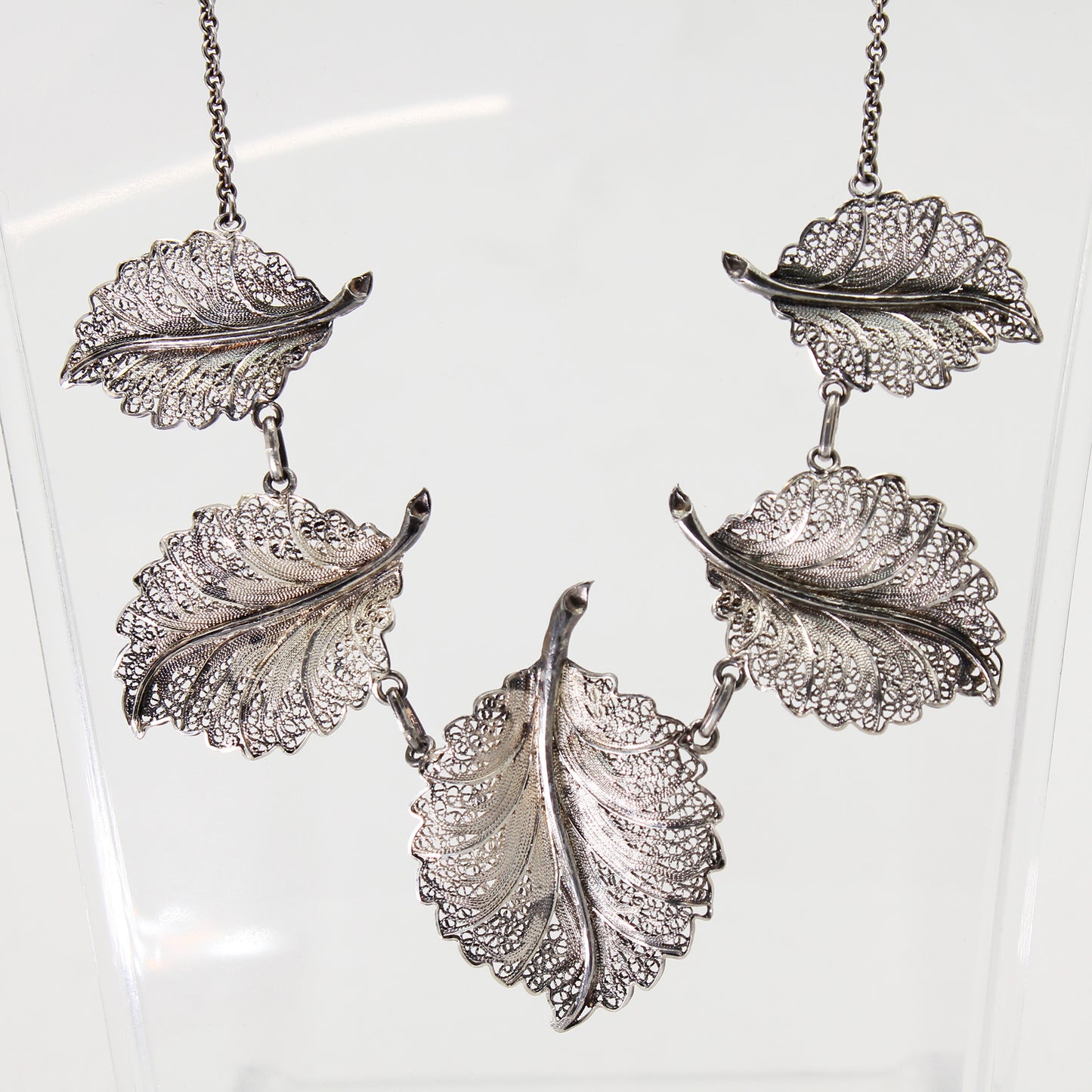 Lady's Sterling Silver Vintage Openwork Leaf Necklace - 16"