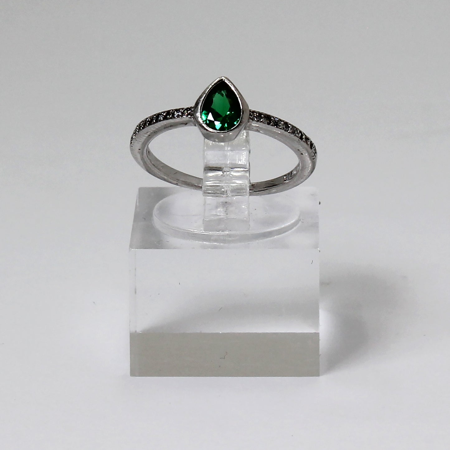 Sterling Silver Green Cat-Eye Stone Ring - Size 5