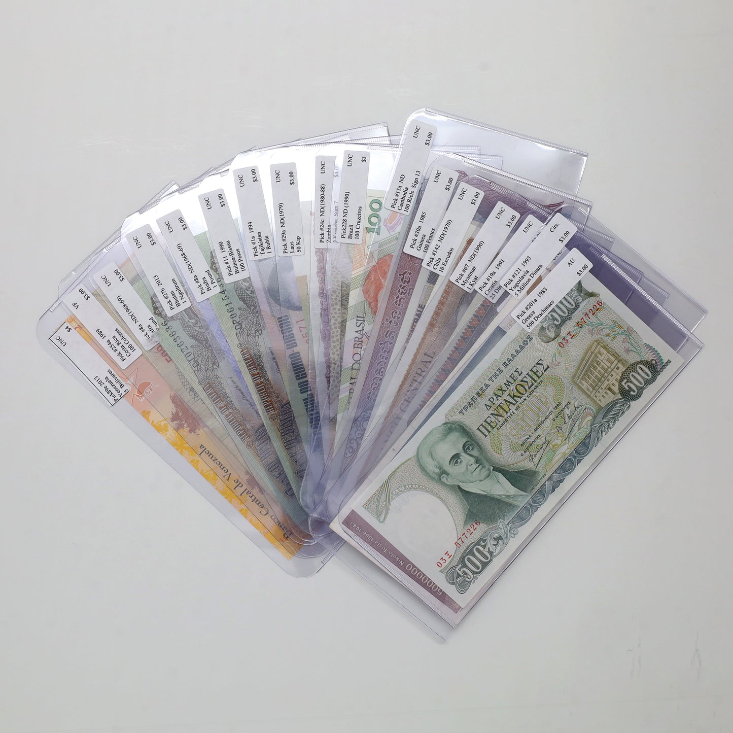 Lot of 18x 1968-2013 World Banknotes, Circulated to Uncirculated, 18pcs