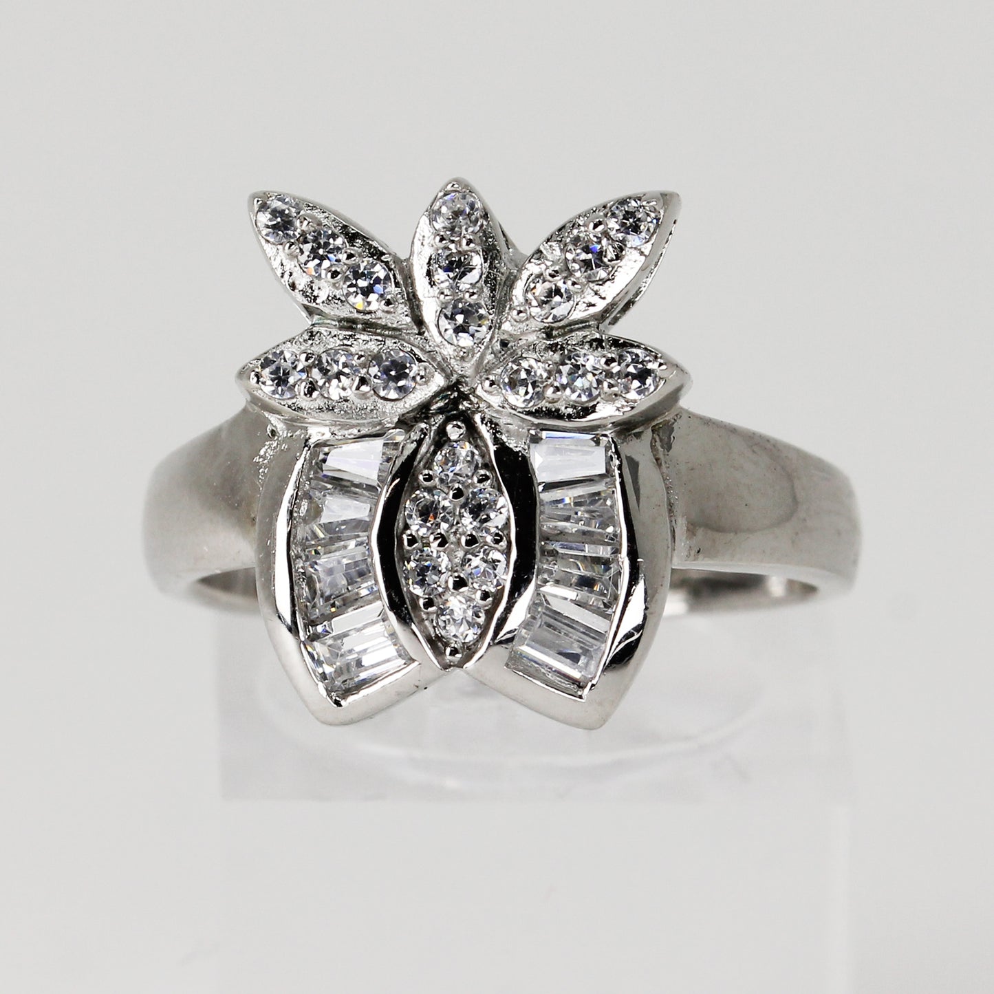 Sterling Silver Clear Stone Ring - Size 8