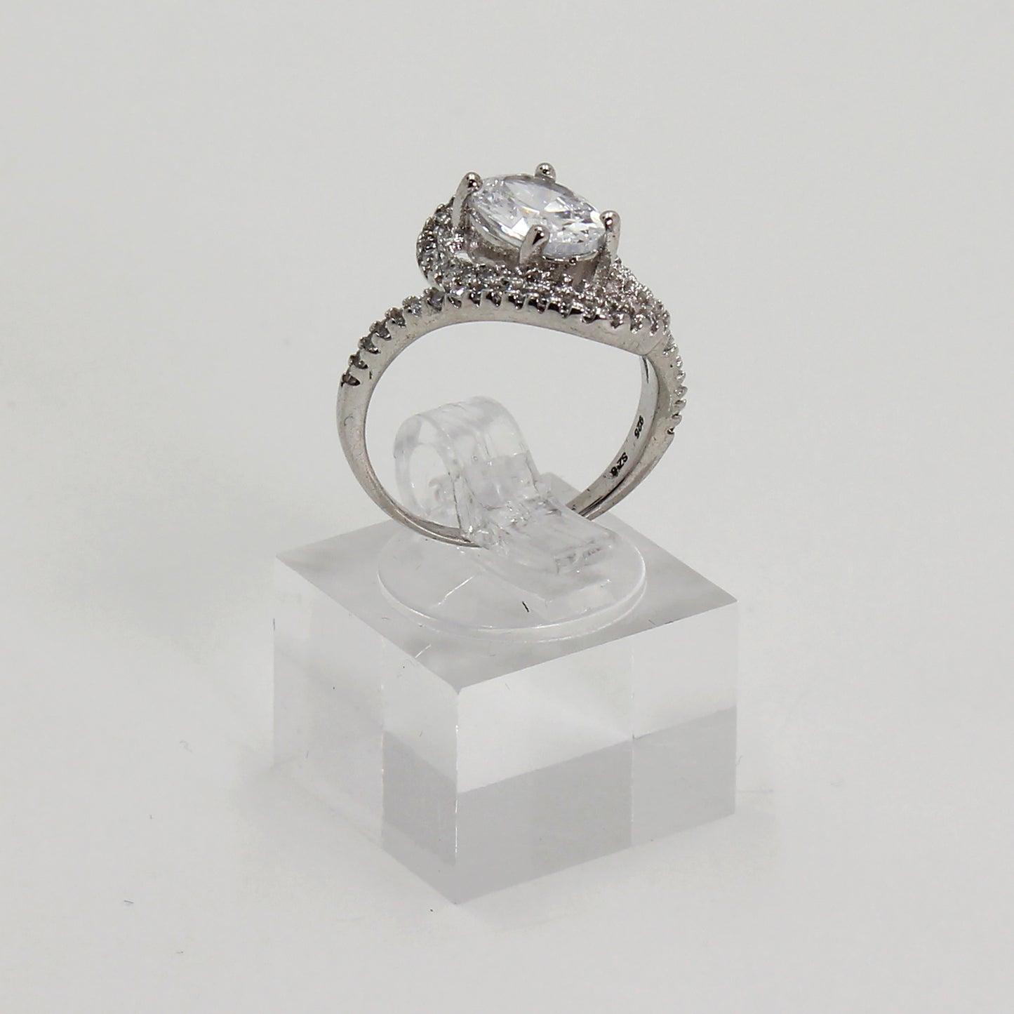 Sterling Silver Oval Clear Stone 'Starlight Swirl' Ring w Accent Stones - Size 6