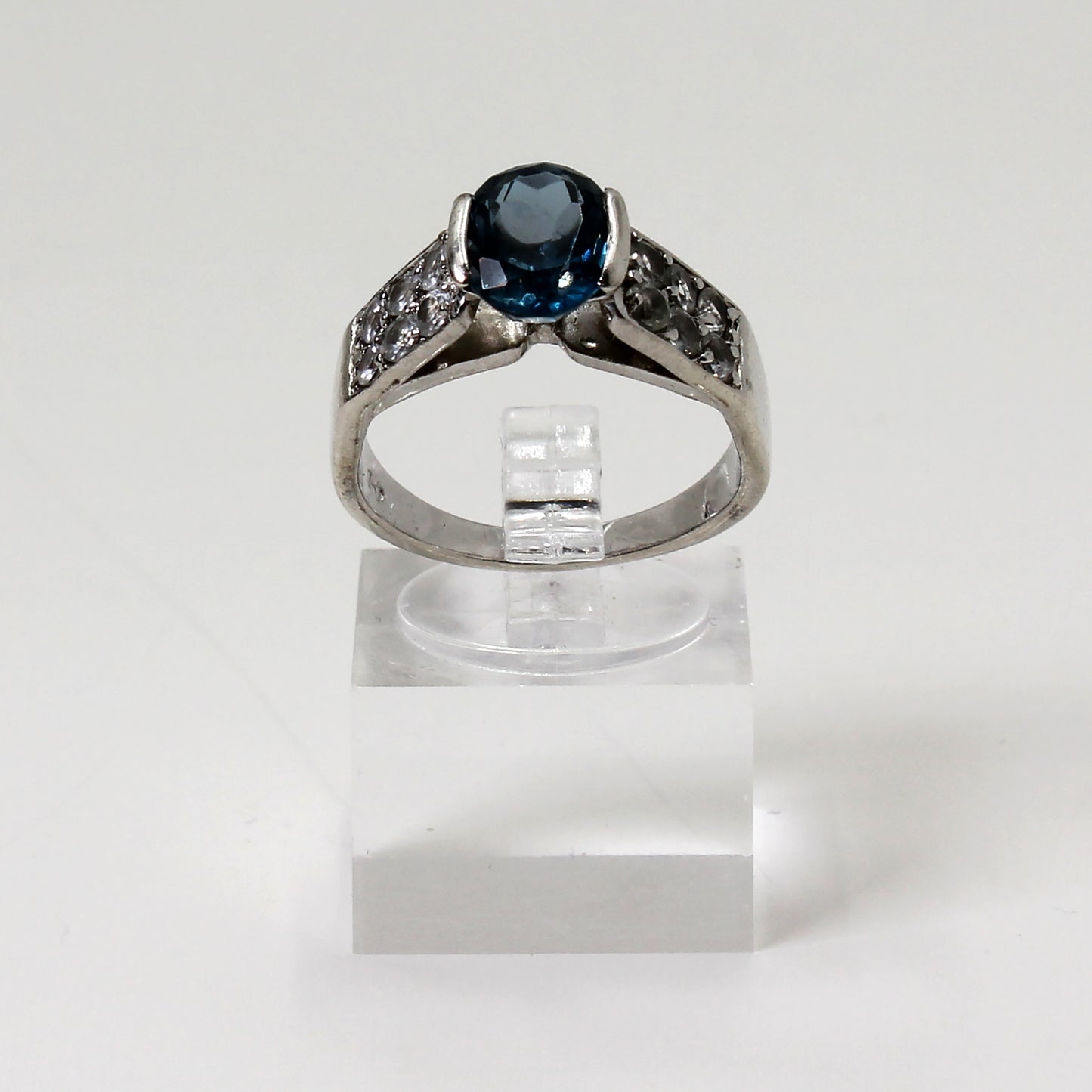 Sterling Silver Raised Oval Turquoise Ring - Size 8