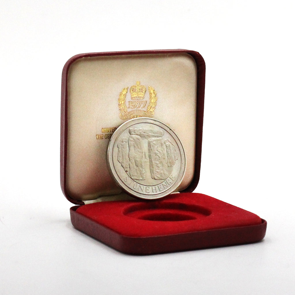 Great Britain 1977 Silver Jubilee Stonehenge Commemorative Medallion in Case (light wear)
