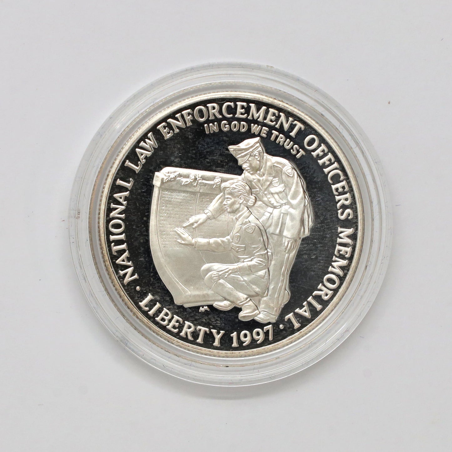 1997 USA National Law Enforcement Officers Memorial .900 Silver Dollar in Case (scr. cap)
