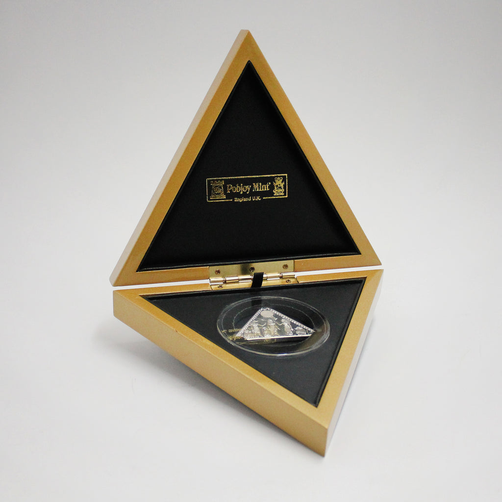 2009 Isle of Man Tutankhamun Sand Fine Silver Pyramid Coin in Case (No Tax) light wear