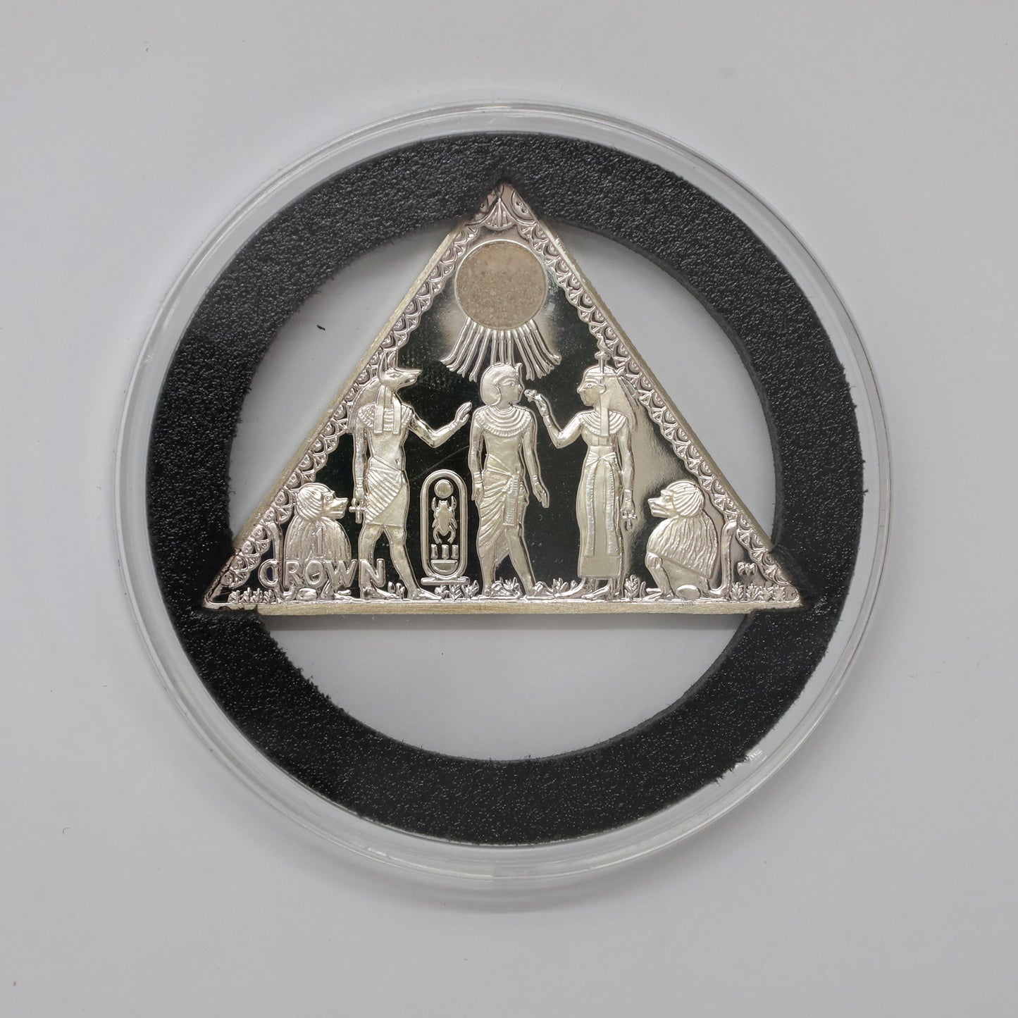 2009 Isle of Man Tutankhamun Sand Fine Silver Pyramid Coin in Case (No Tax) light wear