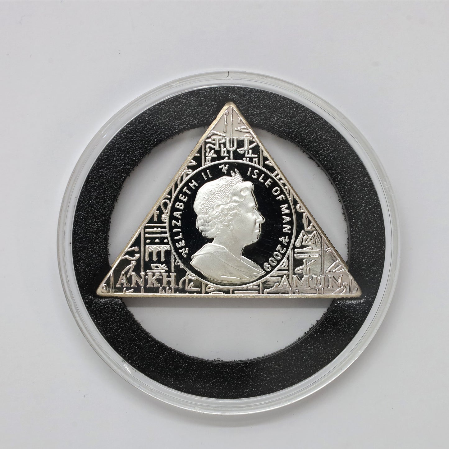 2009 Isle of Man Tutankhamun Sand Fine Silver Pyramid Coin in Case (No Tax) light wear